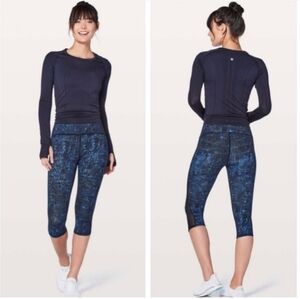 Lululemon Crop Leggings‎ Blue Glitch Print Workout Gym Athletic Pants